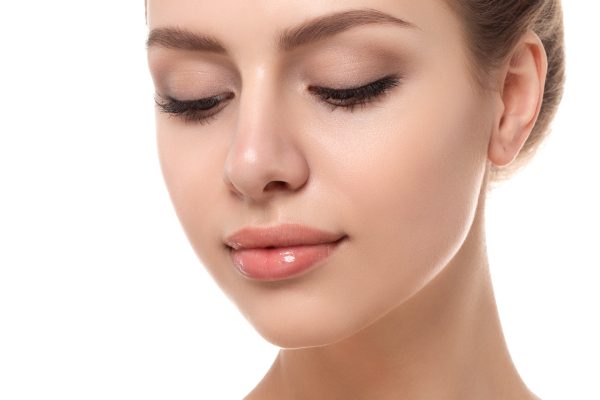 RECONSTRUCTION DES SOURCILS - FORFAIT 4 SÉANCES & 1 SERUM POST TRAITEMENT