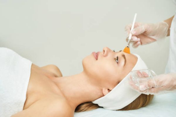 CRYSTAL PEEL PEELING  (de 1 à 3 séances): taches pigmentaires hyperpigmentation