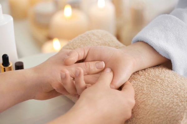 Soins spa des mains  + Manucure + Pose vernis