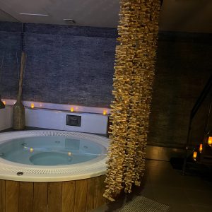 Option Accès Jacuzzi privatif-60min- 1adulte + 1 enfant ou 1 ado