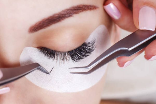 Retouche extension de cils - volume russe