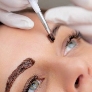 Teinture des cils et des sourcils