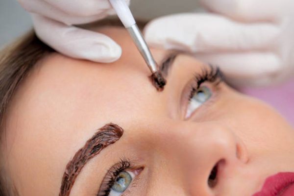 Teinture des cils et des sourcils